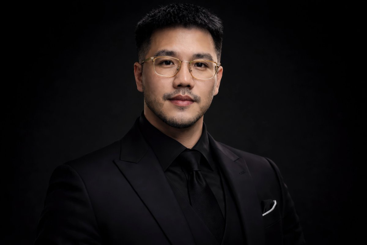 如何在 ChatGPT 或 Gemini 中创建此 AI 图像（分步指南） 📷 步骤 1：打开 ChatGPT 或 Gemini 📷 步骤 2：上传您的照片 📷 步骤 3：粘贴提示词 Use...