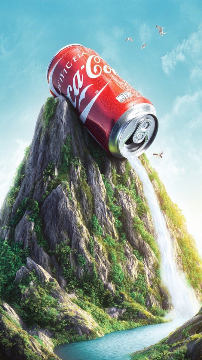 一张高度逼真、超现实主义的照片：一个巨大的、巨型的[BRAND]铝罐（[BRAND COLORS & LOGO DESCRIPTION]清晰可见），放置在陡峭的圆锥形郁郁葱葱的绿色山峦...