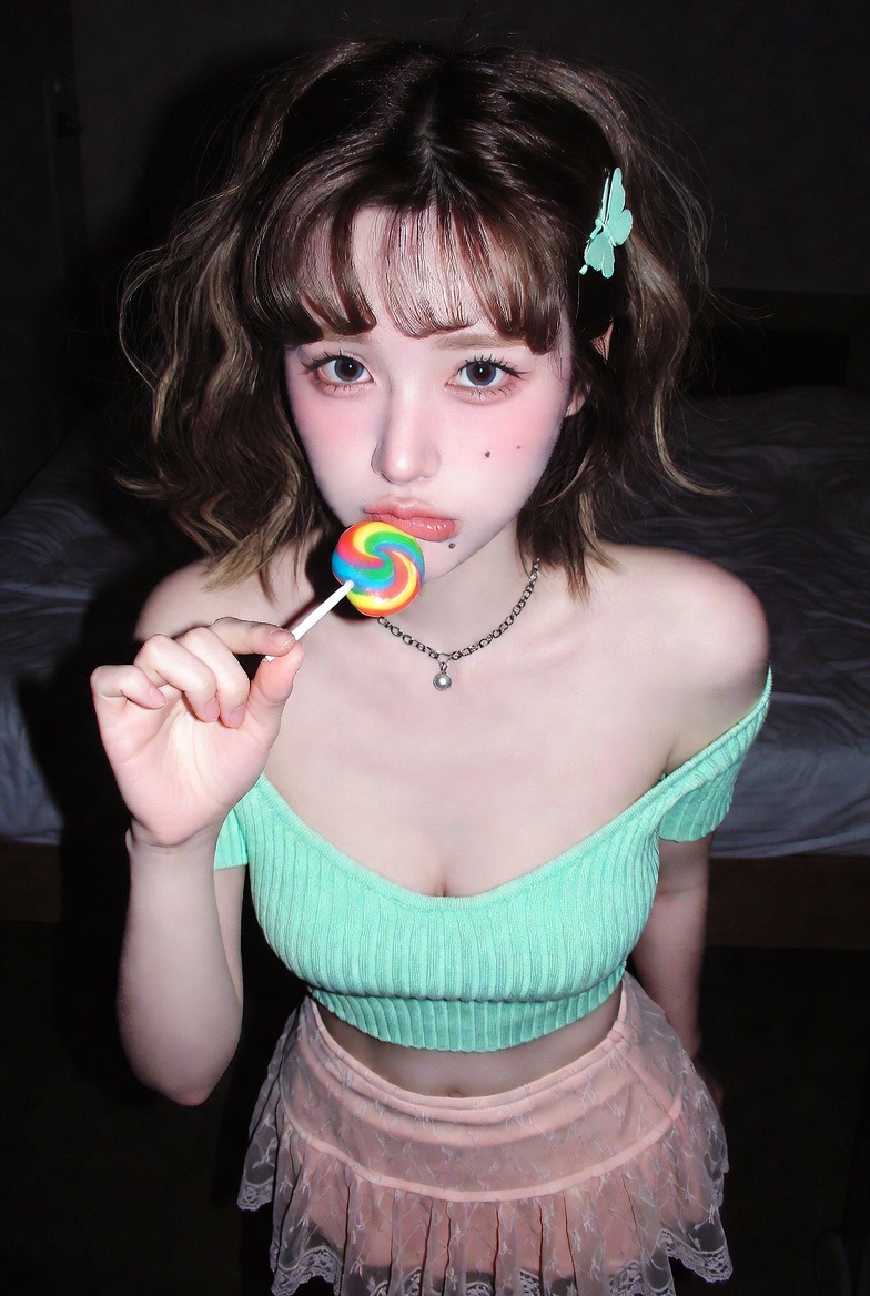 今日肖像 by Grok 与 Seedream ---提示词--- CCD 数码相机闪光灯照片，9:16 竖版。 一位性感的韩国女偶像站在深夜灯光昏暗的卧室中， 使用带有内置闪光灯的 2000...