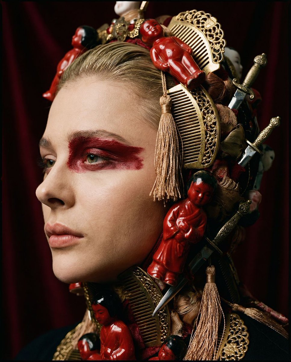 女性, The Protagonist, Universal, highly adaptable, Neutral expression, lips slightly parted, heav...