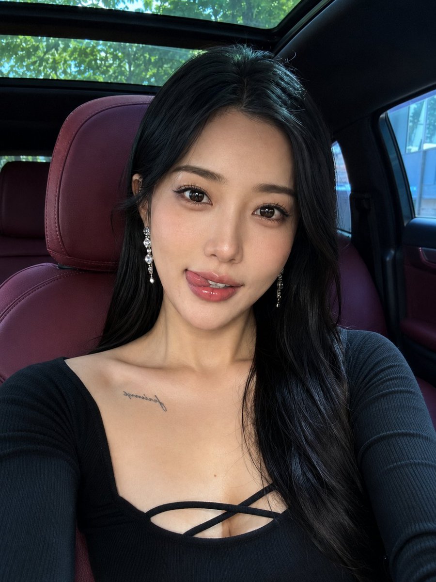 “beautiful wife”有那种人妻感吗❓ GPT-image 2 提示词 👇 创作一张写实风格的 3:4 竖版近景智能手机自拍照,主角是一位极其美丽的东亚成年女性,年龄三十岁出头,端坐...