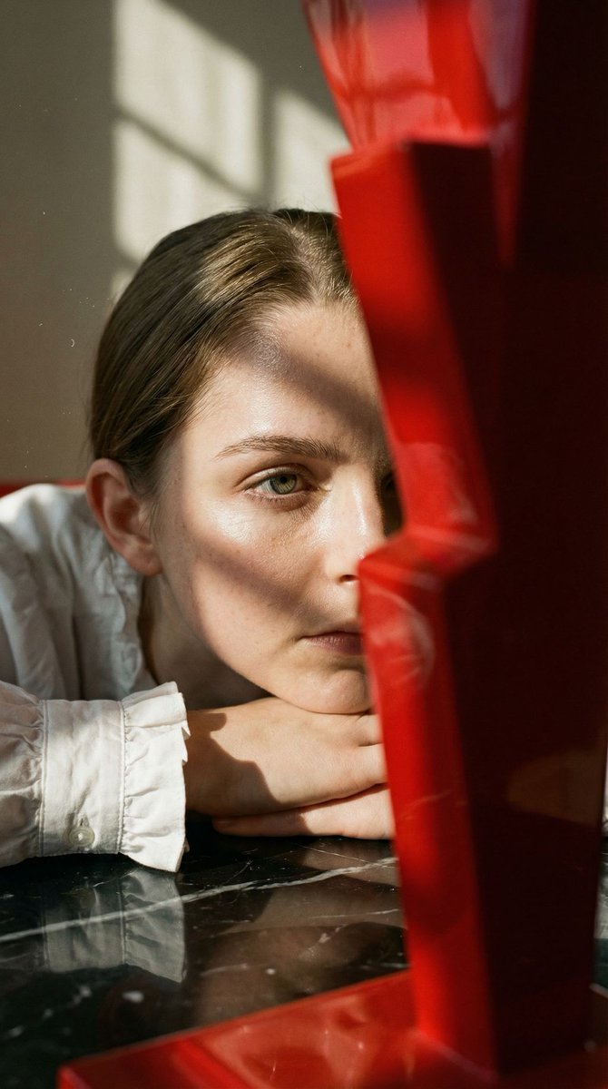 女性, The Protagonist, Young Adult, Neutral but intense gaze, partially shadowed, Messy, textured,...