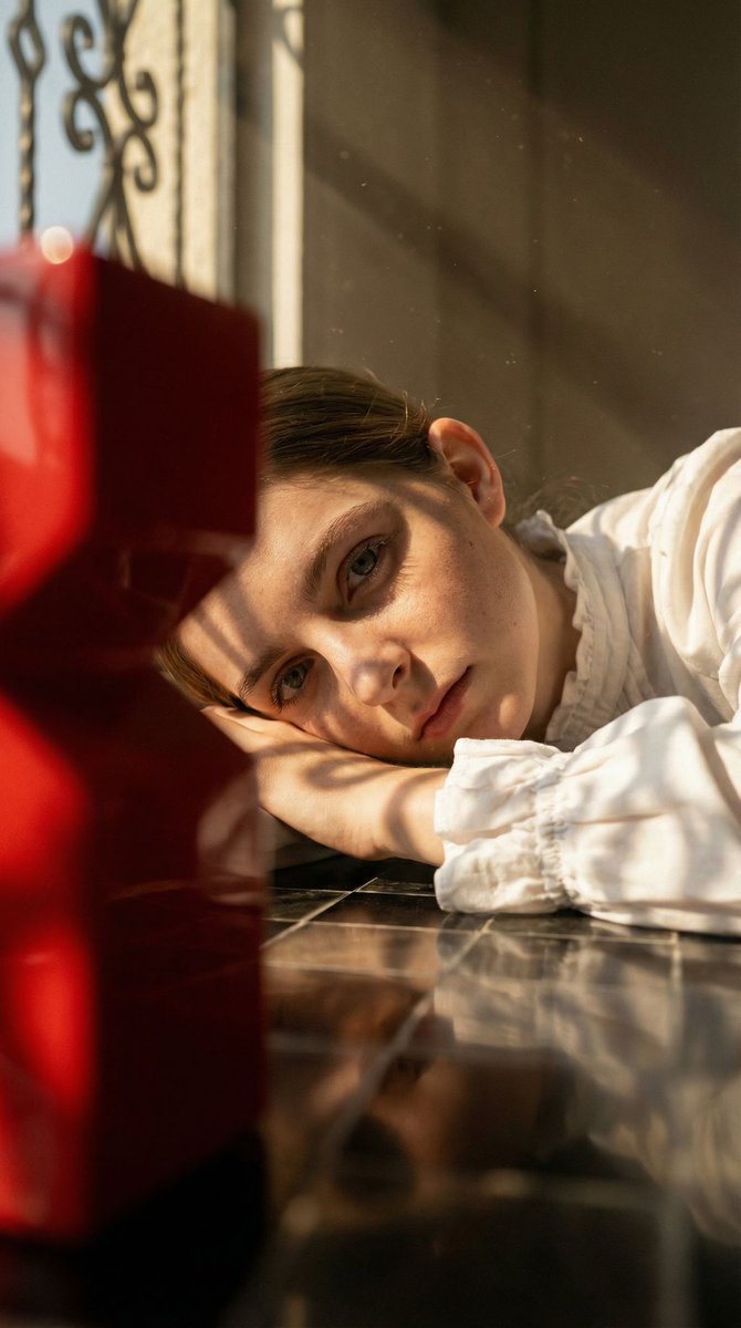 女性, The Protagonist, Young Adult, Neutral but intense gaze, partially shadowed, Messy, textured,...