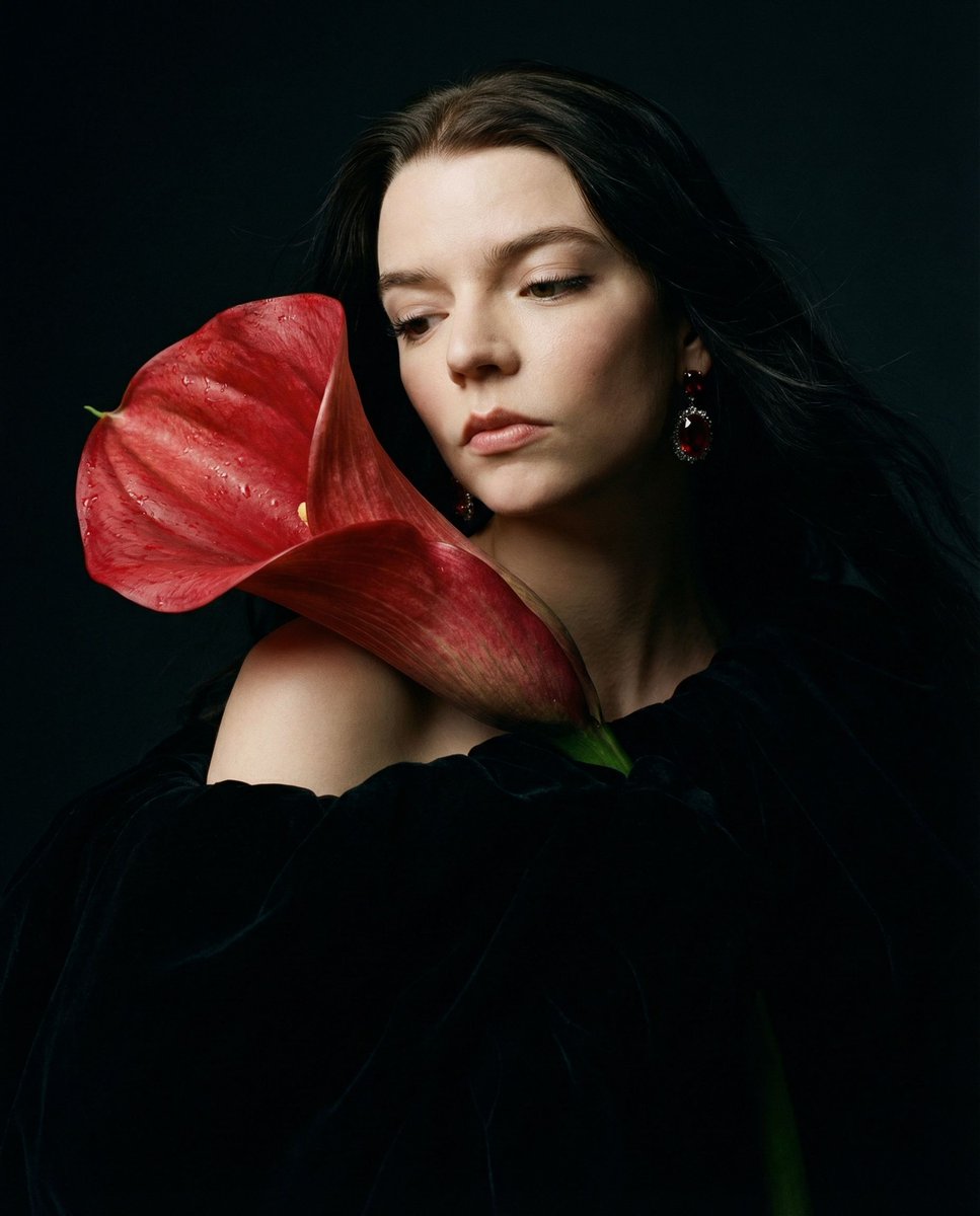 女性, The Protagonist, Universal/Neutral, Soft, distinct jawline emphasized by angle, visible skin...