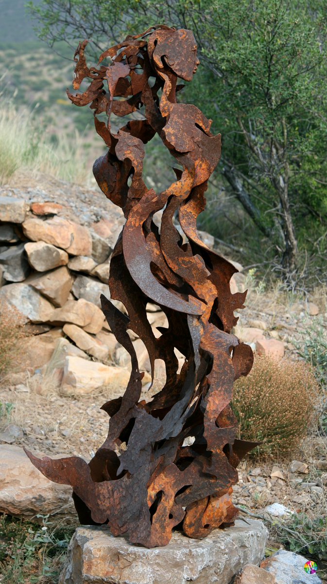 OBJECT= 一件精致的雕塑，描绘一位母亲与儿子，造型有机而流动 MATERIAL= 带锤痕的熟铁（锻铁） CONNECTOR_INSTRUCTION= 之上 BASE_MATERIAL=...
