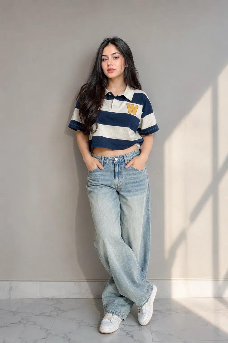 将图片 2 中的服装放到图片 1 中的女性身上,不要改变我的五官和脸部。以参考图片为基础,生成一张 4K 高画质但明亮的图片。效果应看起来真实写实。生成一张我的照片,极简风格的灰色墙面背景,地...