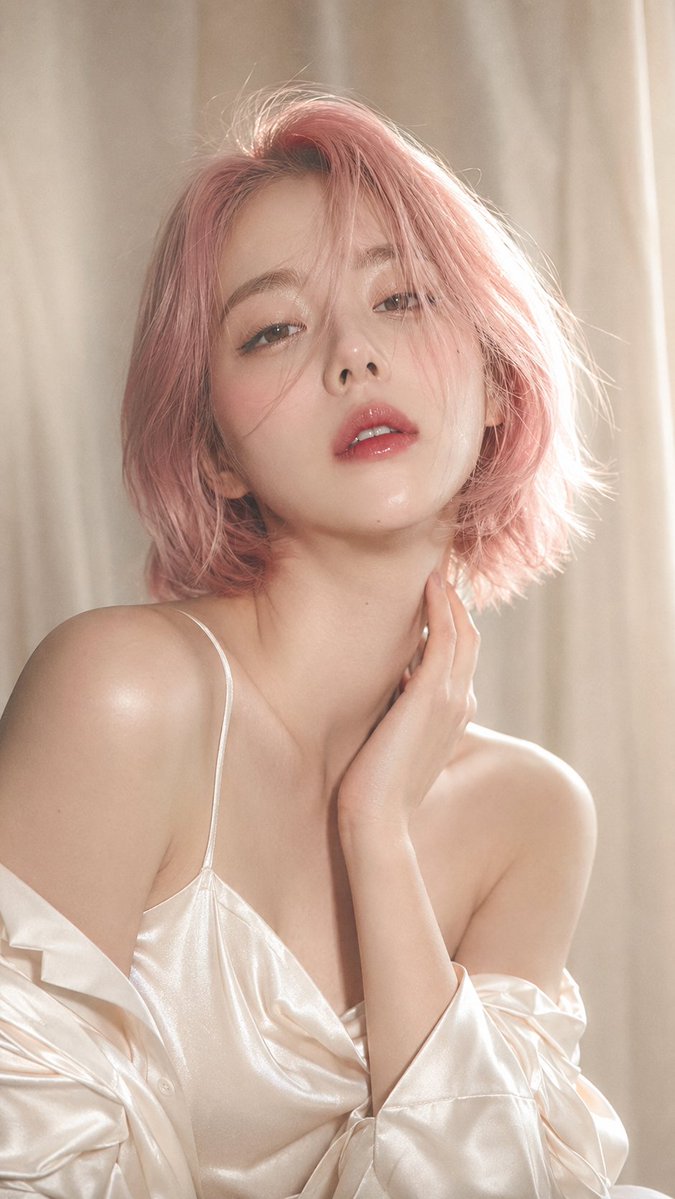 GPT Image 2 的又一张作品 ---提示词--- 9:16 竖向构图,高端韩国时尚杂志棚拍人像,CCD 柔焦质感,如梦似幻的薄雾,强烈的高光晕开,光晕光环,细腻的胶片颗粒,略微过曝的高...