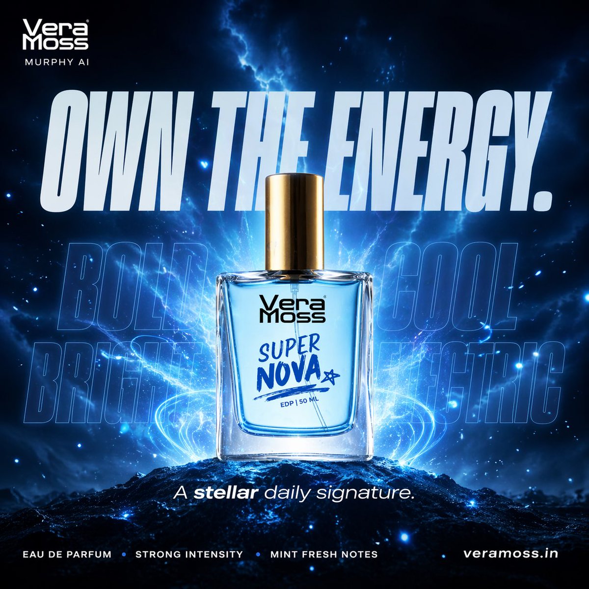 https://t.co/iwaQ4Gl9Qc 为 Vera Moss 香水（Eau De Parfum）创作一系列超写实电影级商业广告牌,高端香氛广告,极致抛光的奢华质感,4:5 海报画幅,...