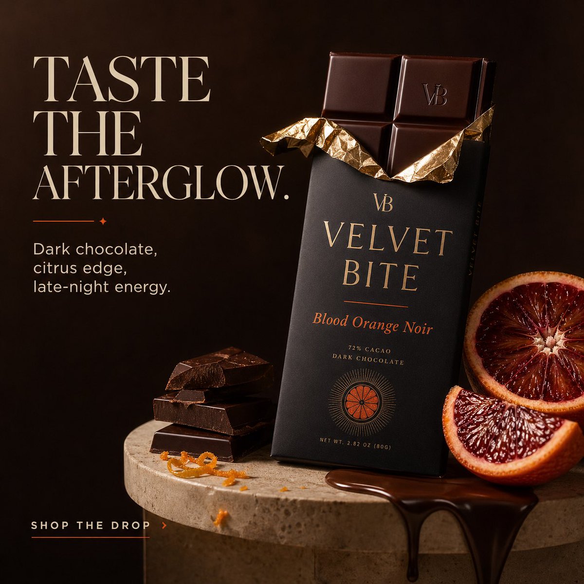 为虚构的高端奢华巧克力品牌 Velvet Bite 设计三张高级感方形产品广告。 每张广告都以一块黑巧克力为主角，并保持统一的品牌包装：哑光黑色包装纸、金箔装饰、优雅的衬线字体，以及高端杂志风...