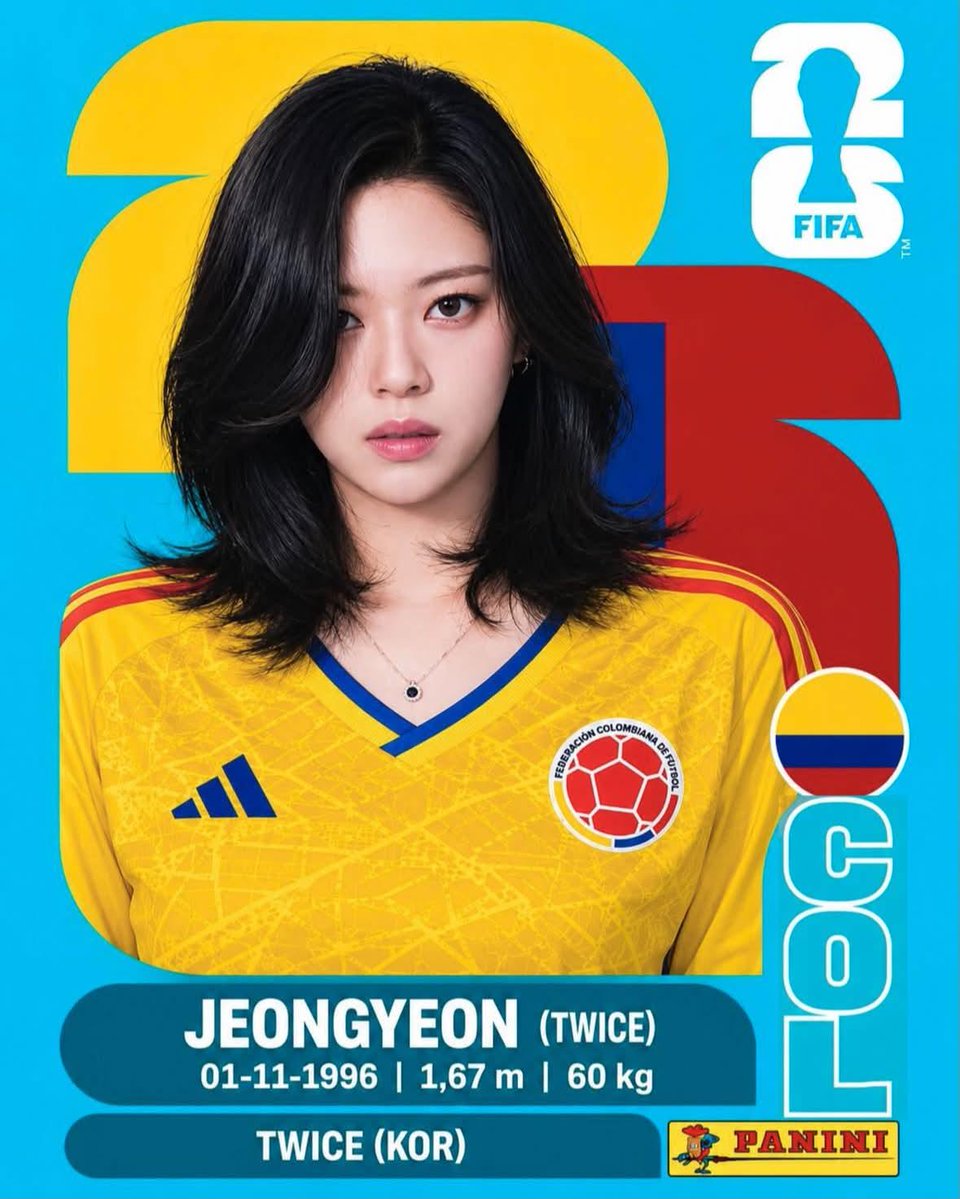 制作一张高端的 Panini（帕尼尼）2026 年 FIFA 世界杯收藏贴纸卡，主题为一位 K-pop 偶像化身职业足球运动员。竖版 2:3 比例。明亮的青色背景，主体身后有巨大的、相互重叠的...