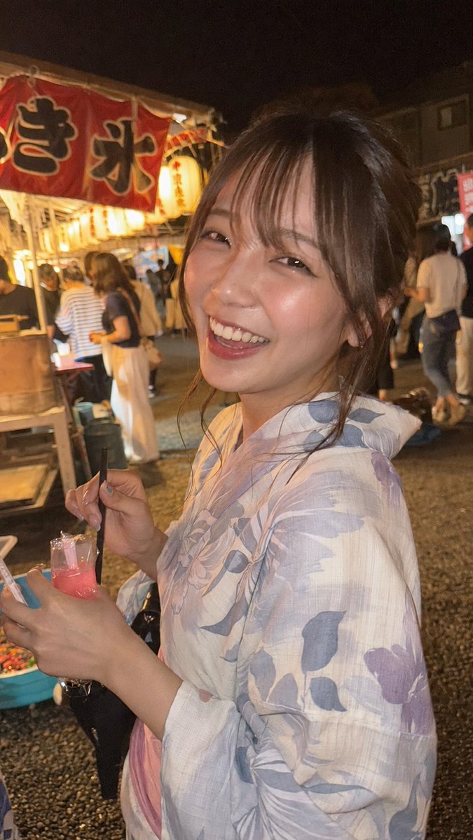 🎆浴衣约会　令人心头一颤的1个场景扭蛋🎆 诸位，就用生成图像来抓住夏祭青春的一页吧…… 扭蛋出率： 回头：2成 在摊位上开心地看向这边：2成 从正面微微探头：2成 朝镜头比耶：2成 把刨冰“啊...