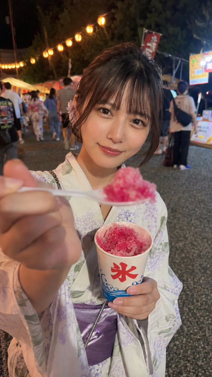 🎆浴衣约会　令人心头一颤的1个场景扭蛋🎆 诸位，就用生成图像来抓住夏祭青春的一页吧…… 扭蛋出率： 回头：2成 在摊位上开心地看向这边：2成 从正面微微探头：2成 朝镜头比耶：2成 把刨冰“啊...