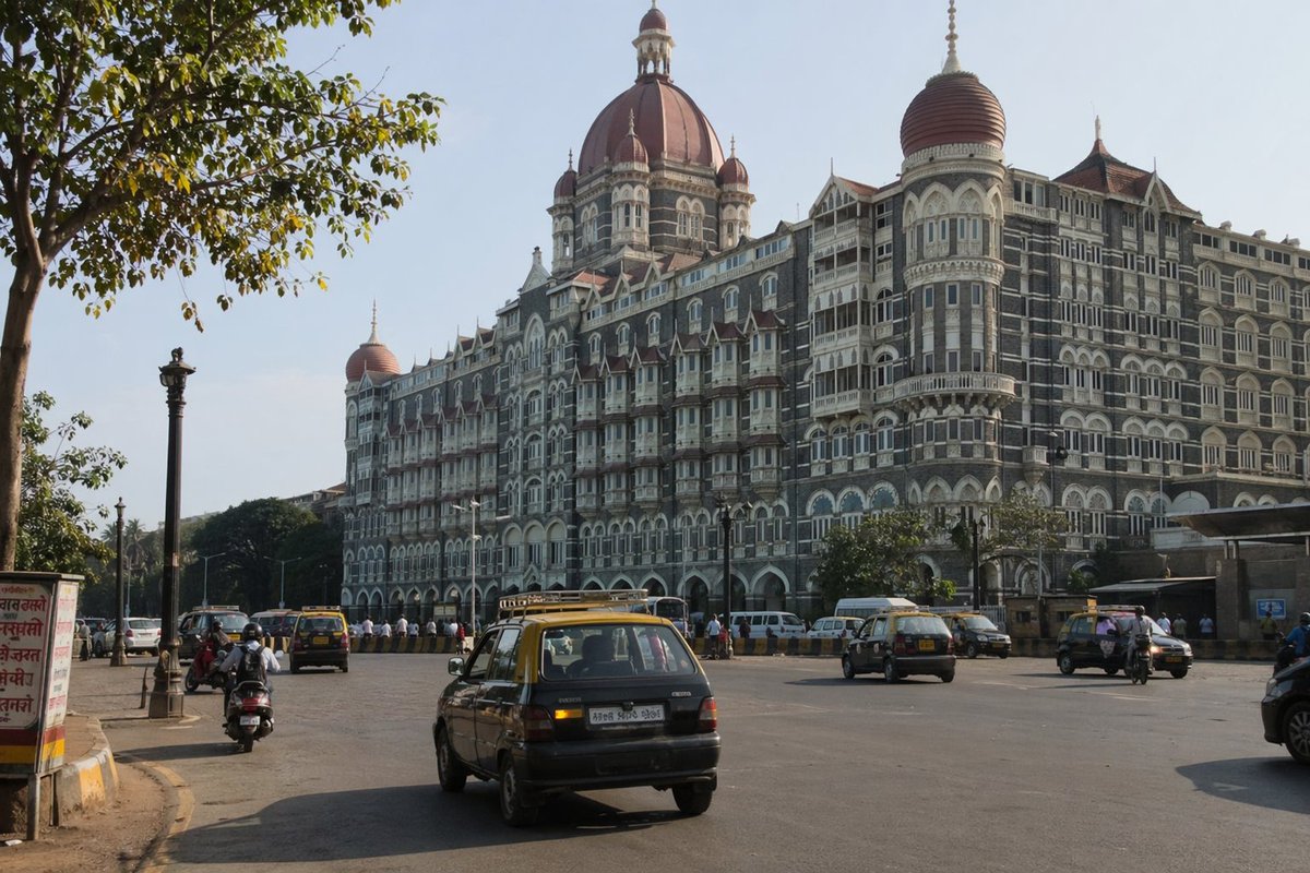 'City of Mumbai on 26th November, 2008 at 10 AM, 6 PM, and 9 PM.' 我没有提供任何关于具体事件或确切地点的背景，但 GPT Im...