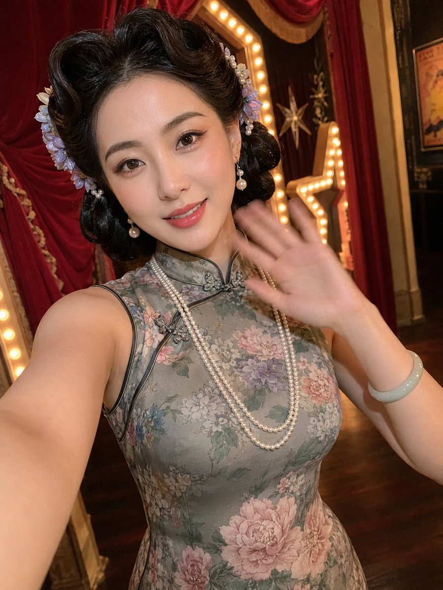 夜上海美女👧 GPT-image 2 提示词 👇 创建一张高度逼真的 3:4 竖版智能手机视频静帧，画面中是一位极其美丽的成年东亚女性，靠近镜头...