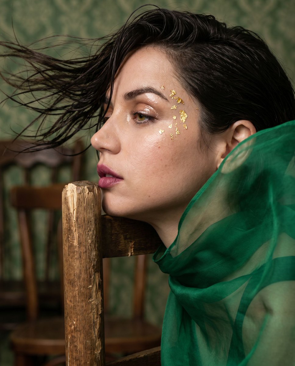 女性, The Protagonist, an ethereal and ambiguous figure acting as a canvas for texture., Ageless,...