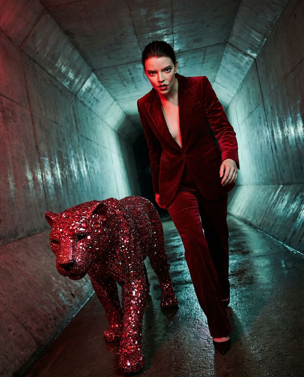 女性, The Protagonist, Ageless, High-Fashion Archetype, Sharp features, in...