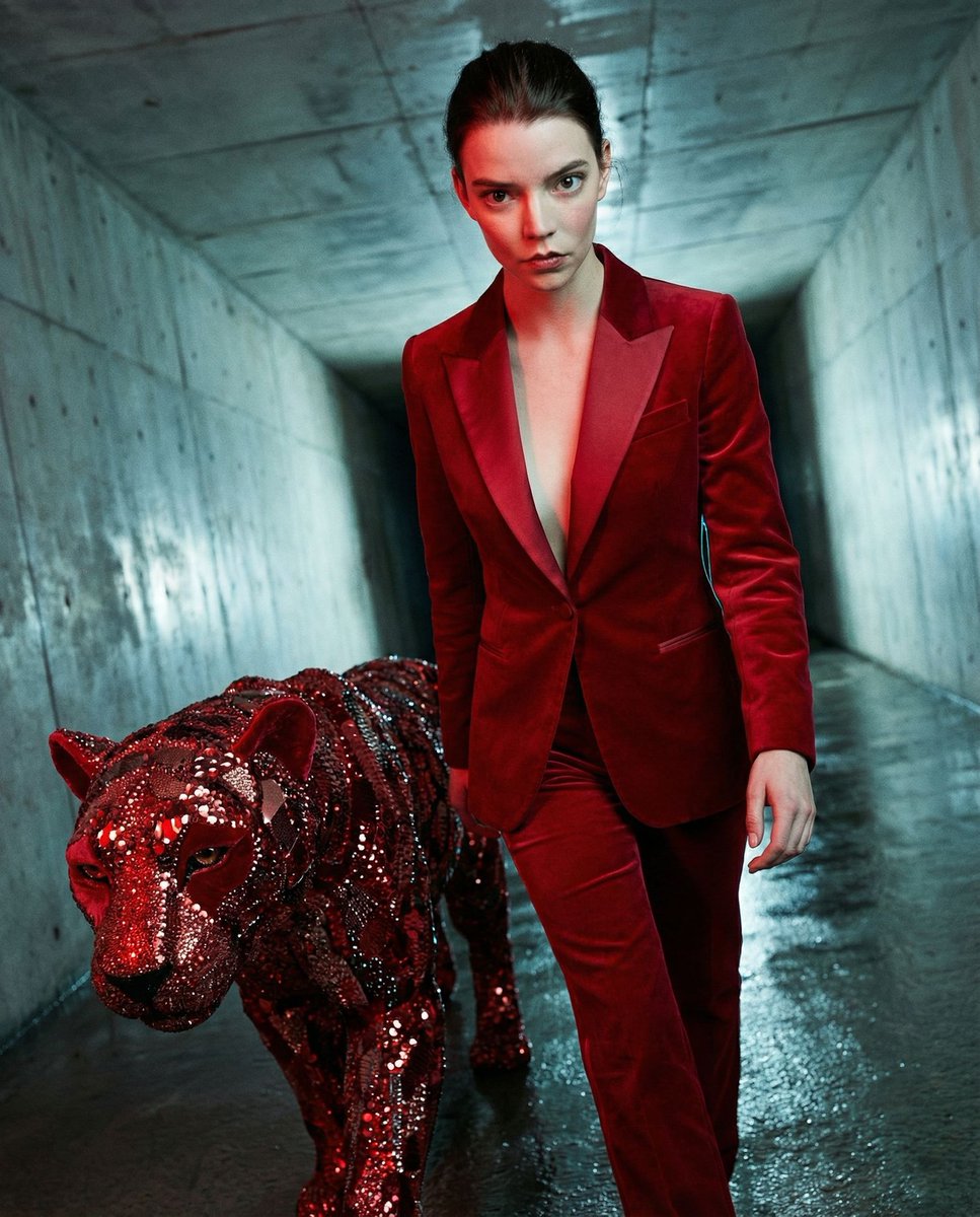女性, The Protagonist, Ageless, High-Fashion Archetype, Sharp features, intense unwavering stare d...